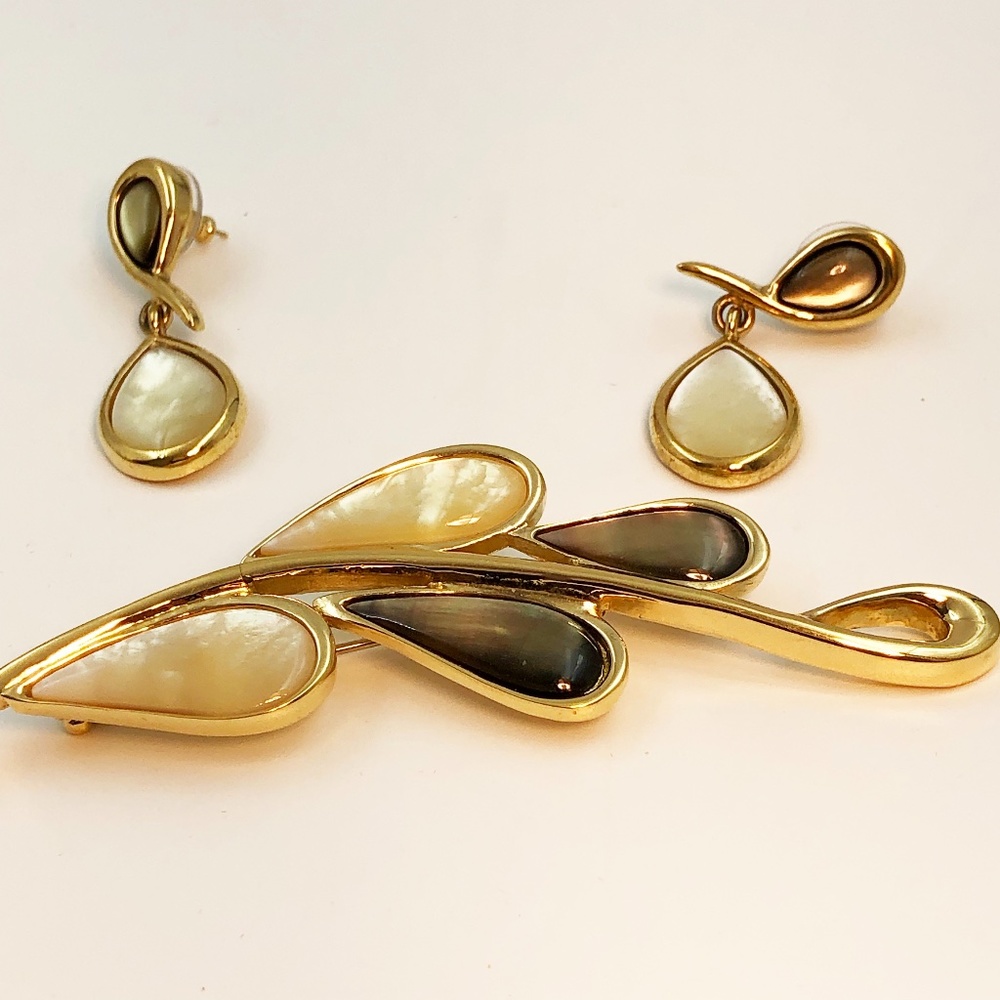 Rare Vintage Butler Abalone Shell & Mother of Pearl Leaves Brooch and Earrings